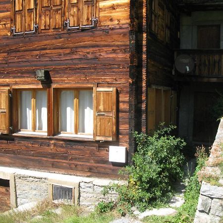 Alpia 26 - Zwei Zimmerwohnung In Traditionellem Walliser Haus Gasenried المظهر الخارجي الصورة