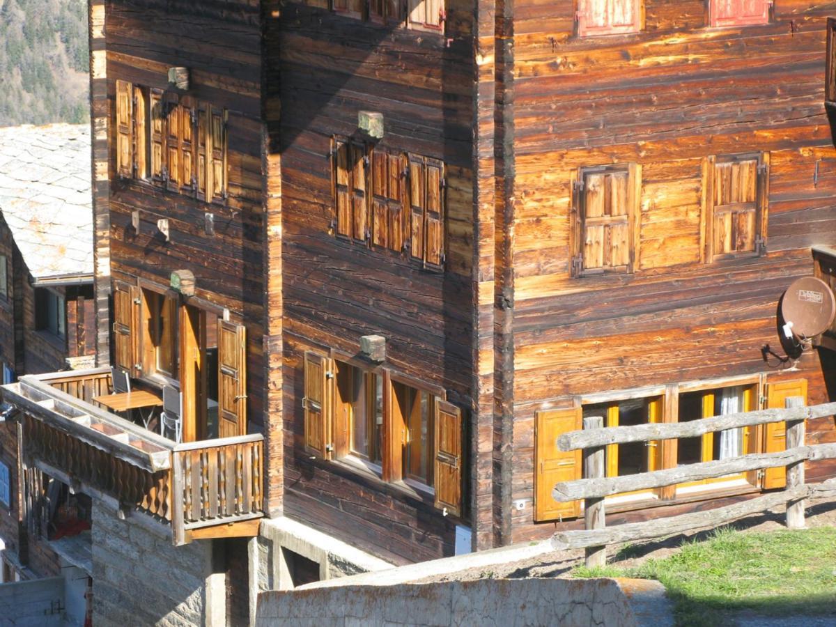 Alpia 26 - Zwei Zimmerwohnung In Traditionellem Walliser Haus Gasenried المظهر الخارجي الصورة