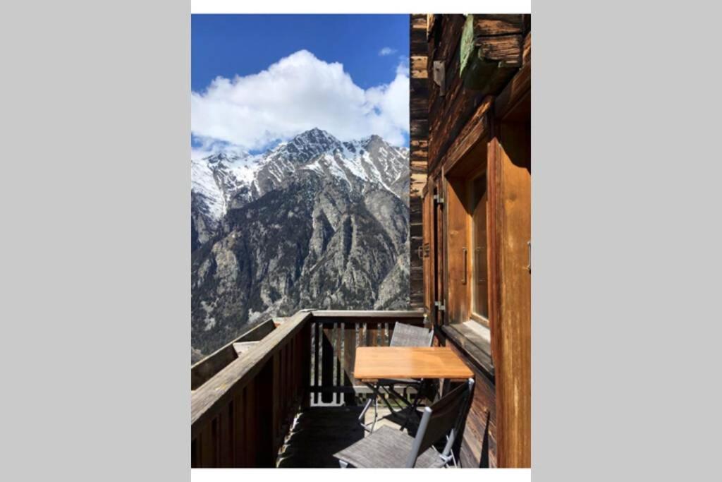 Alpia 26 - Zwei Zimmerwohnung In Traditionellem Walliser Haus Gasenried المظهر الخارجي الصورة